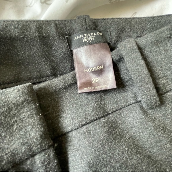 Ann Taylor - slim pant - size 2 petite - grey - never worn! - Picture 4 of 6
